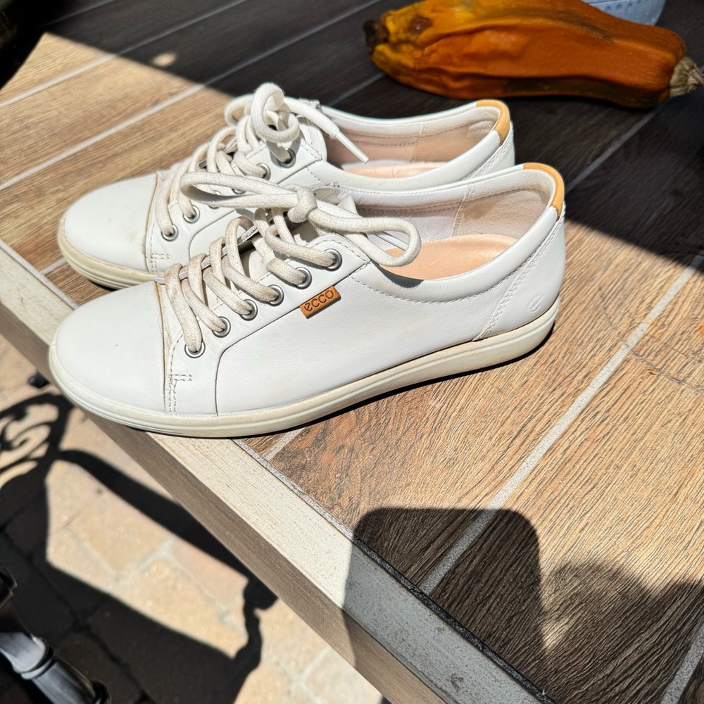 Ecco Women's Off-White Leather Sneakers Women’s 7-7.5